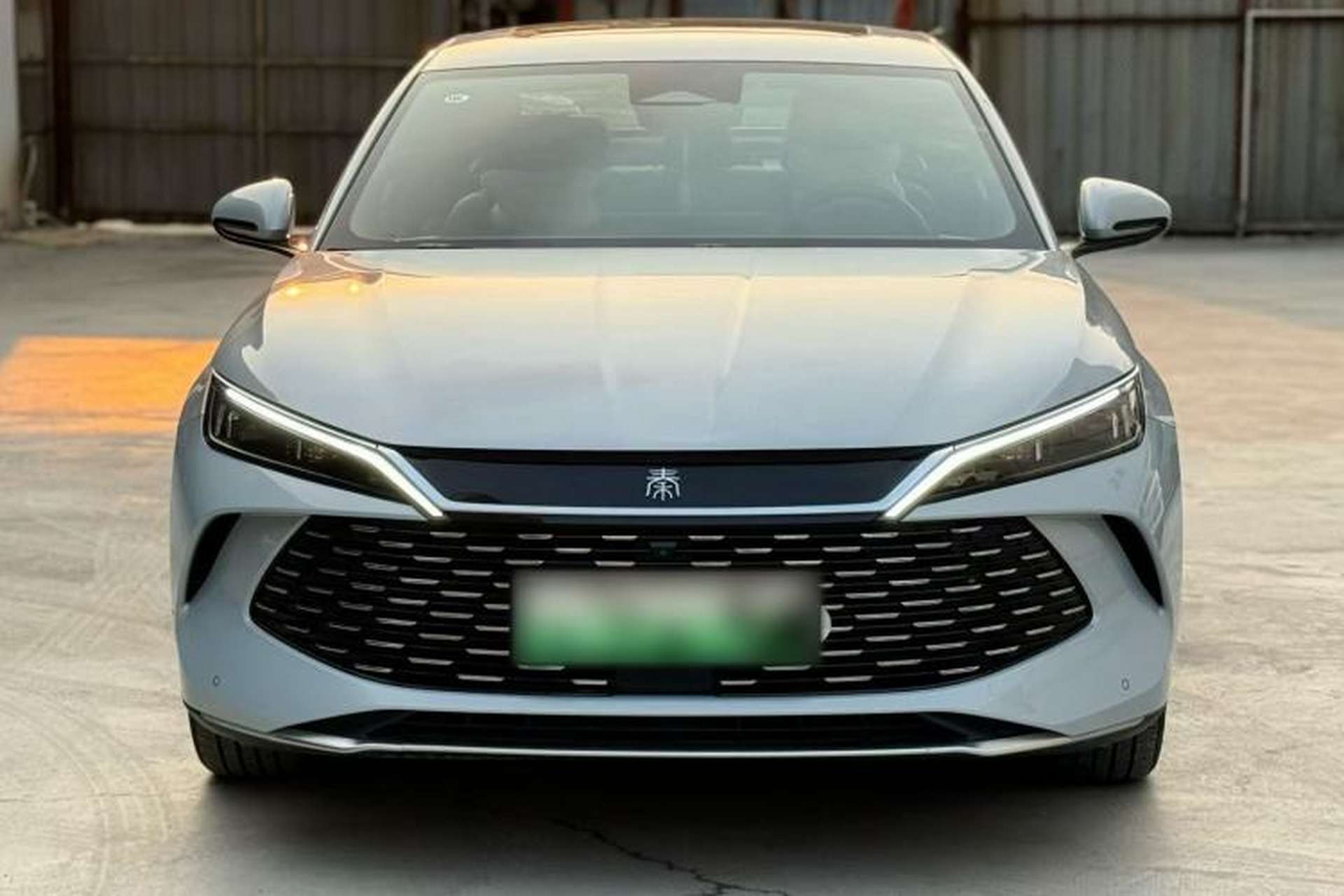 Used BYD Qin L 2025 DM-i Smart Drive 120KM Superior Model Front
