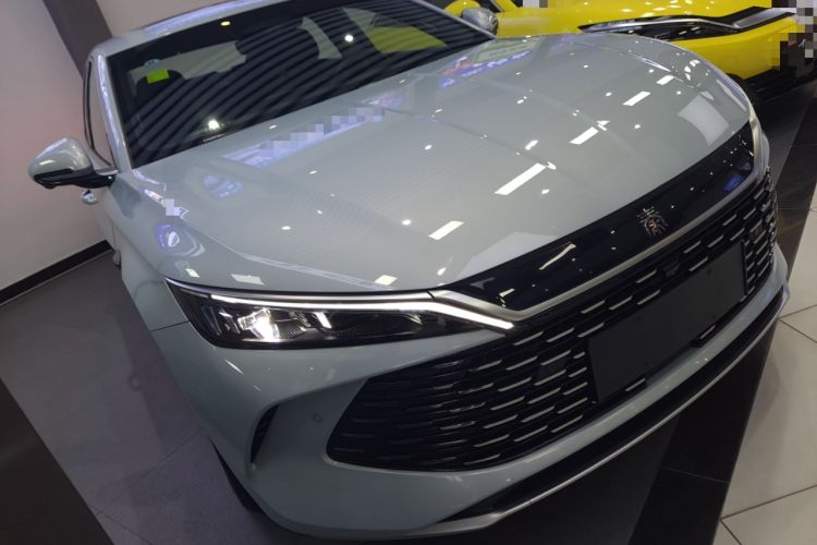 Used BYD Qin L 2025 DM-i Smart Drive 120KM Superior Model Front Right 45 Deg