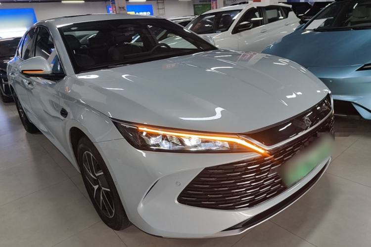 Used BYD Qin L 2025 DM-i Smart Drive 120KM Superior Model Front Right 45 Deg