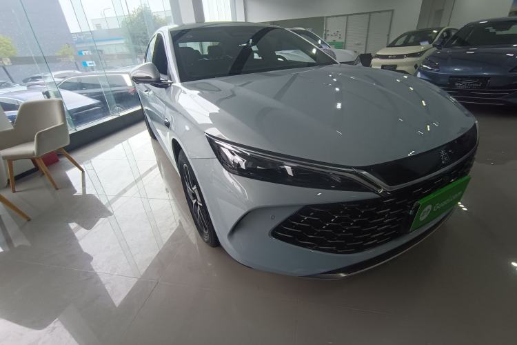 Used BYD Qin L 2025 DM-i Smart Drive 120KM Superior Model Front Right 45 Deg