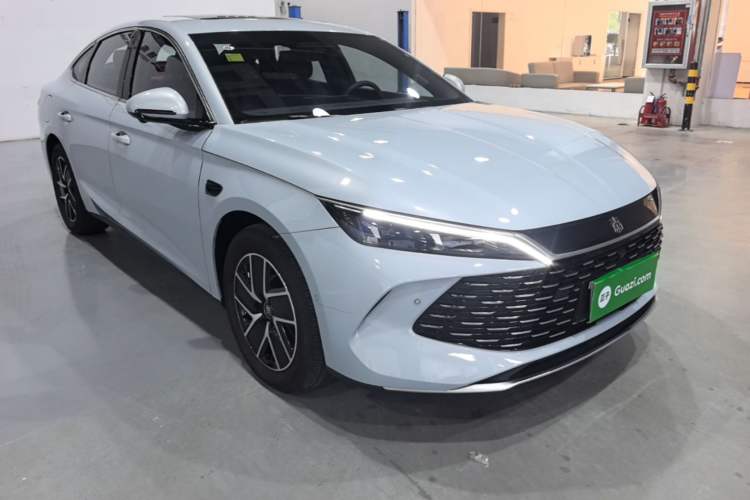 Used BYD Qin L 2025 DM-i Smart Drive 120KM Superior Model Front Right 45 Deg