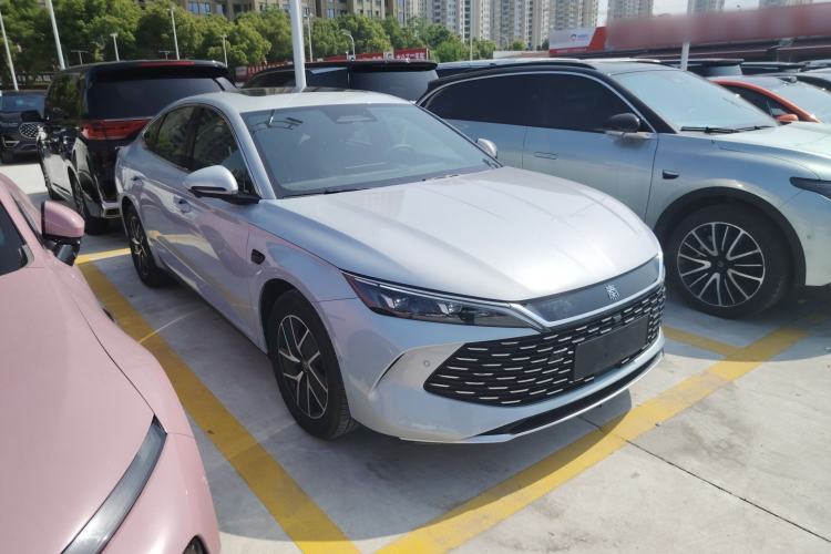Used BYD Qin L 2025 DM-i Smart Drive 120KM Superior Model Front Right 45 Deg