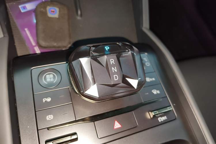 Used BYD Qin L 2025 DM-i Smart Drive 80KM Leading Model Gear Lever