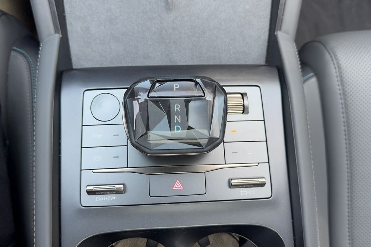Used BYD Qin L 2025 DM-i Smart Drive 120KM Superior Model Gear Lever