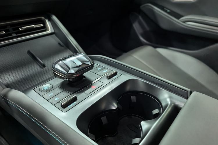 Used BYD Qin L 2025 DM-i Smart Drive 120KM Leading Model Gear Lever