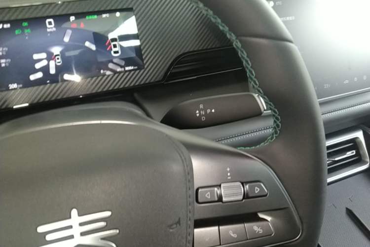 Used BYD Qin L 2025 EV 470KM Leading Edition Gear Lever