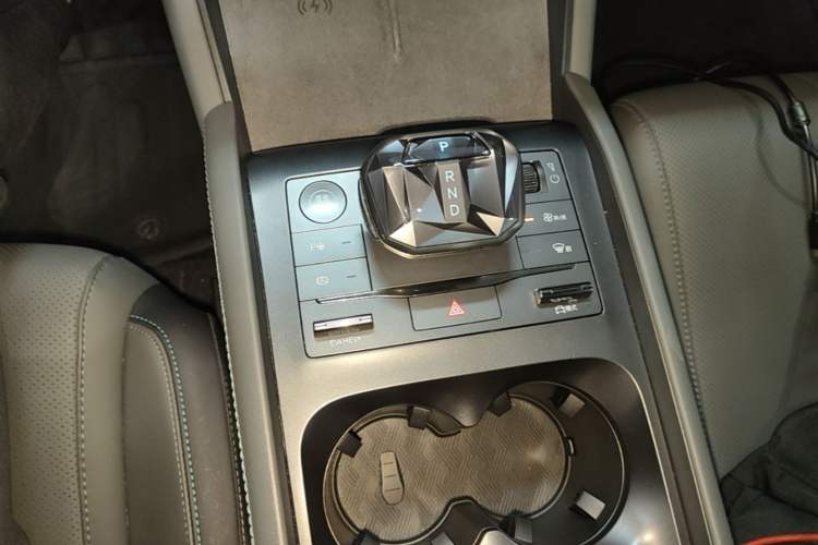 Used BYD Qin L 2025 DM-i Smart Drive 120KM Superior Model Gear Lever