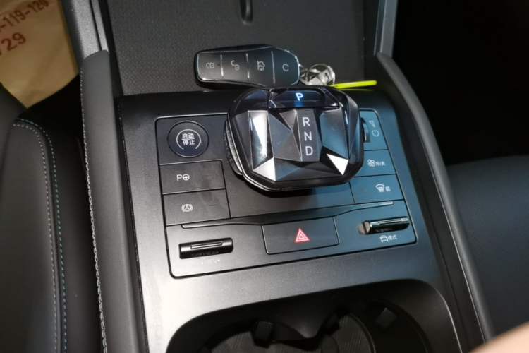 Used BYD Qin L 2025 DM-i Smart Drive 80KM Leading Model Gear Lever