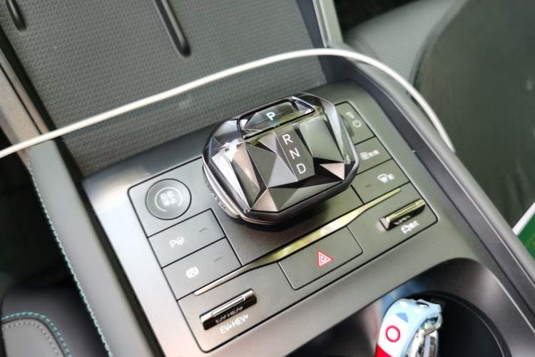 Used BYD Qin L 2025 DM-i Smart Drive 80KM Leading Model Gear Lever