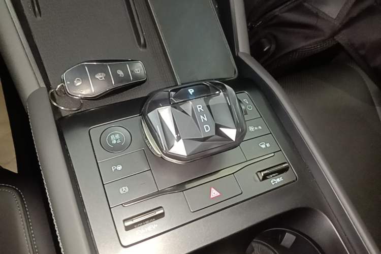 Used BYD Qin L 2025 DM-i Smart Drive 80KM Superior Model Gear Lever