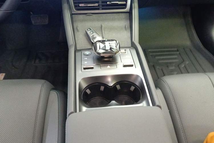 Used BYD Qin L 2025 DM-i Smart Drive 120KM Superior Model Gear Lever