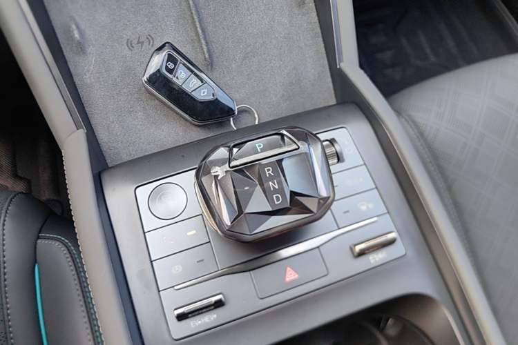 Used BYD Qin L 2025 DM-i Smart Drive 120KM Superior Model Gear Lever