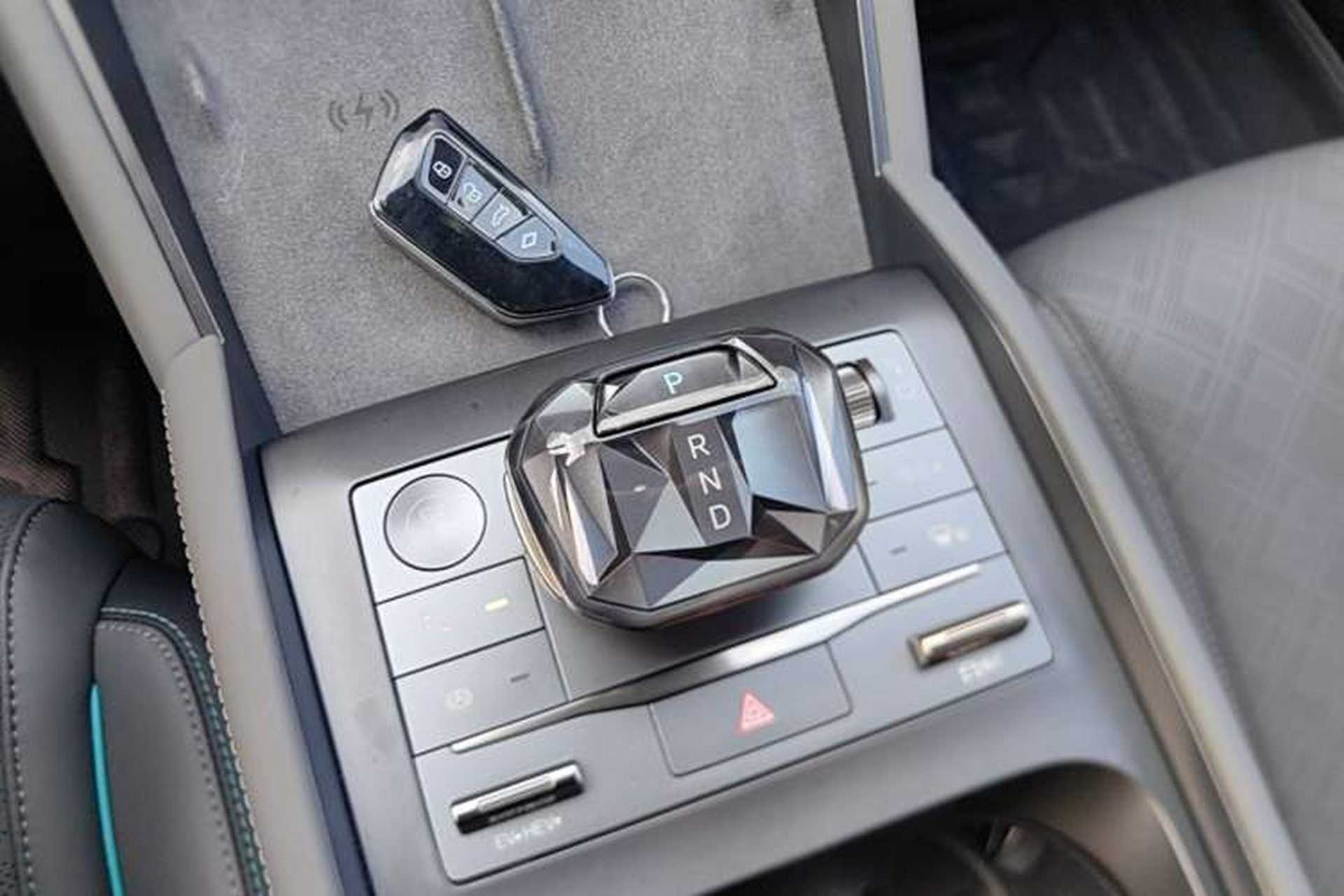 Used BYD Qin L 2025 DM-i Smart Drive 120KM Superior Model Gear Lever