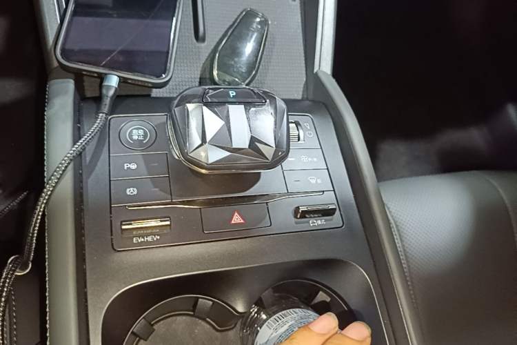 Used BYD Qin L 2025 DM-i Smart Drive 80KM Leading Model Gear Lever