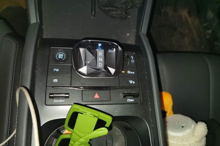 Used BYD Qin L 2025 DM-i Smart Drive 80KM Leading Model Gear Lever