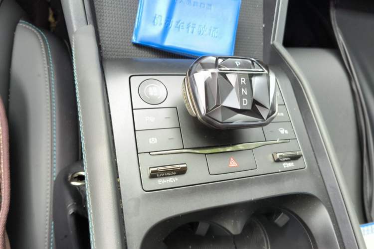 Used BYD Qin L 2025 DM-i Smart Drive 80KM Leading Model Gear Lever