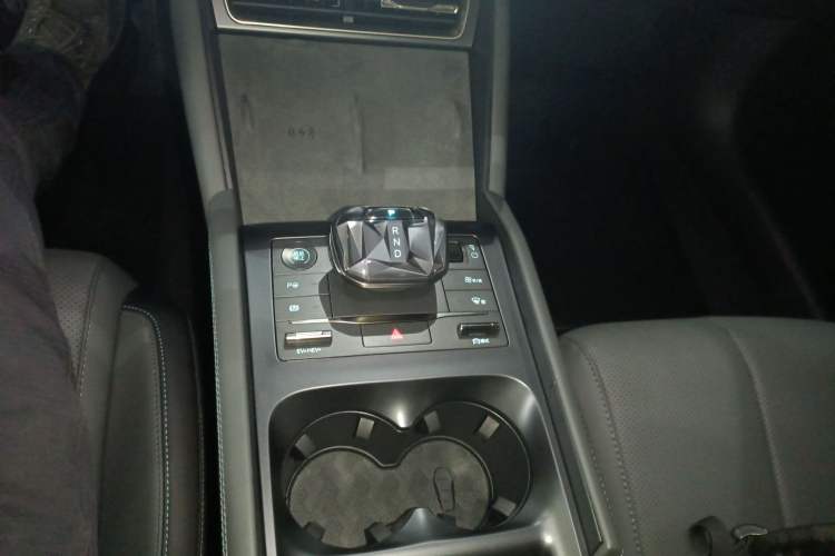 Used BYD Qin L 2025 DM-i Smart Drive 120KM Superior Model Gear Lever