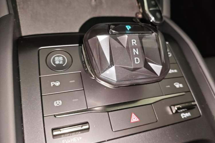 Used BYD Qin L 2025 DM-i Smart Drive 120KM Superior Model Gear Lever