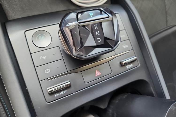 Used BYD Qin L 2025 DM-i Smart Drive 120KM Excellence Model Gear Lever