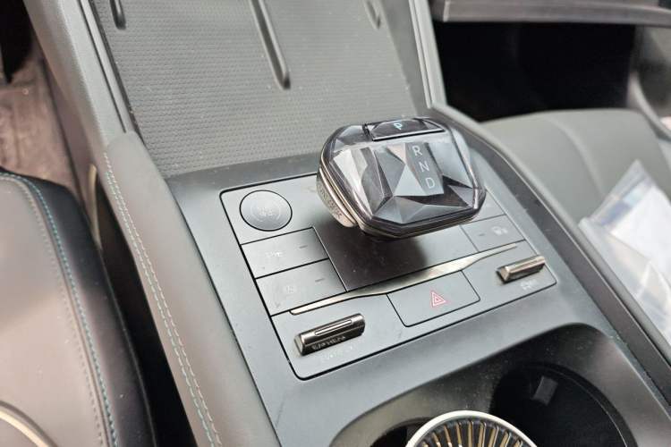 Used BYD Qin L 2025 DM-i Smart Drive 80KM Leading Model Gear Lever