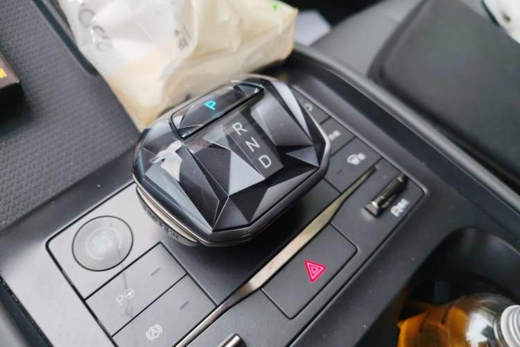 Used BYD Qin L 2025 DM-i Smart Drive 120KM Leading Model Gear Lever