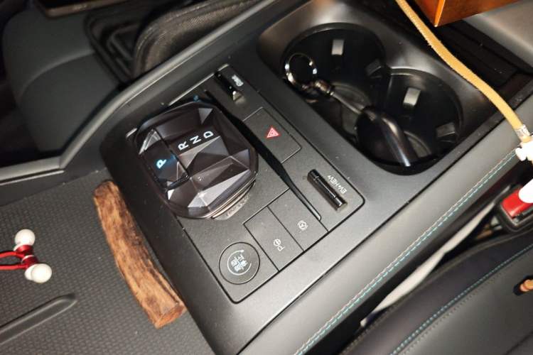 Used BYD Qin L 2025 DM-i Smart Drive 120KM Leading Model Gear Lever