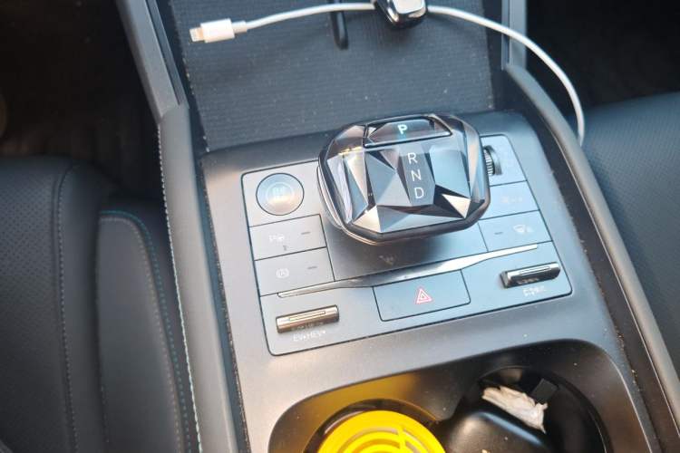 Used BYD Qin L 2025 DM-i Smart Drive 80KM Leading Model Gear Lever
