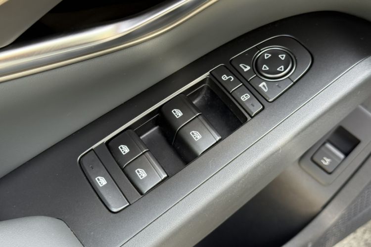 Used BYD Qin L 2025 DM-i Smart Drive 80KM Leading Model Interior 1