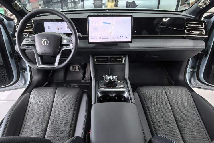 Used BYD Qin L 2025 DM-i Smart Drive 120KM Leading Model Interior 1