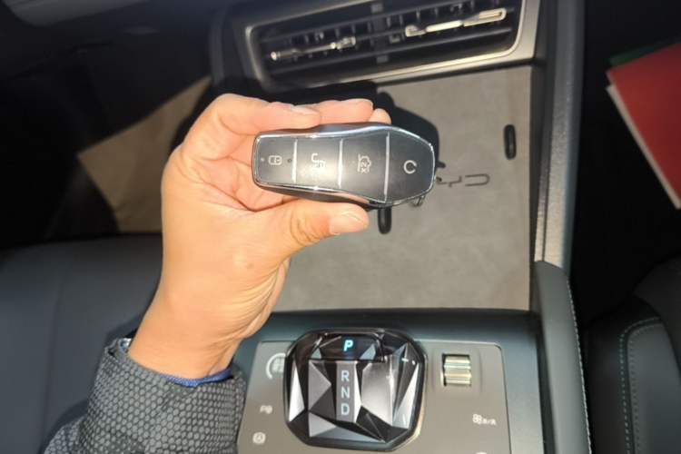 Used BYD Qin L 2025 DM-i Smart Drive 80KM Leading Model Interior 1