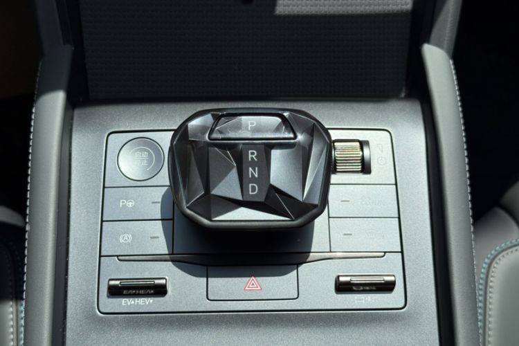 Used BYD Qin L 2025 DM-i Smart Drive 80KM Leading Model Interior 10