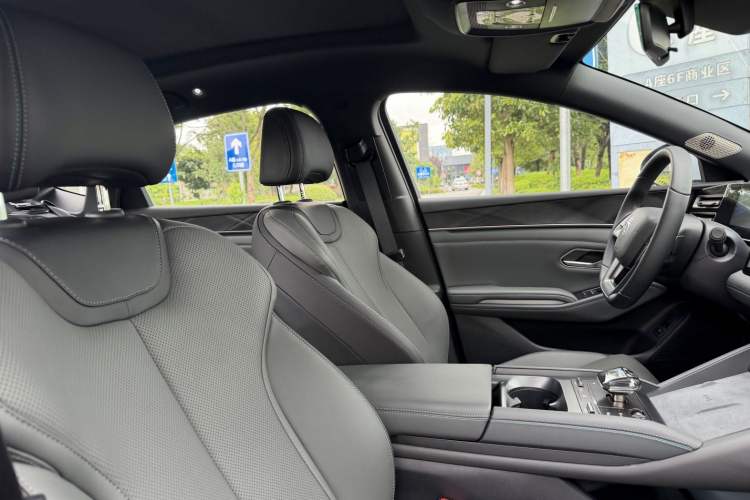 Used BYD Qin L 2025 DM-i Smart Drive 120KM Superior Model Interior 11