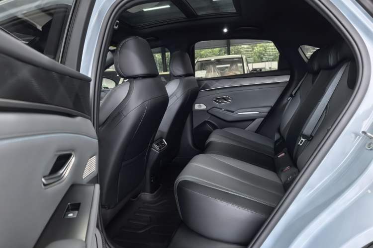 Used BYD Qin L 2025 DM-i Smart Drive 120KM Leading Model Interior 3