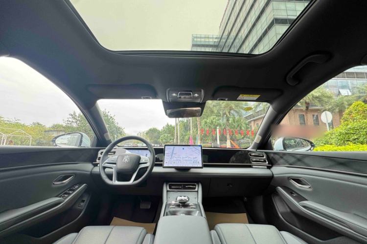 Used BYD Qin L 2025 DM-i Smart Drive 120KM Superior Model Interior 3