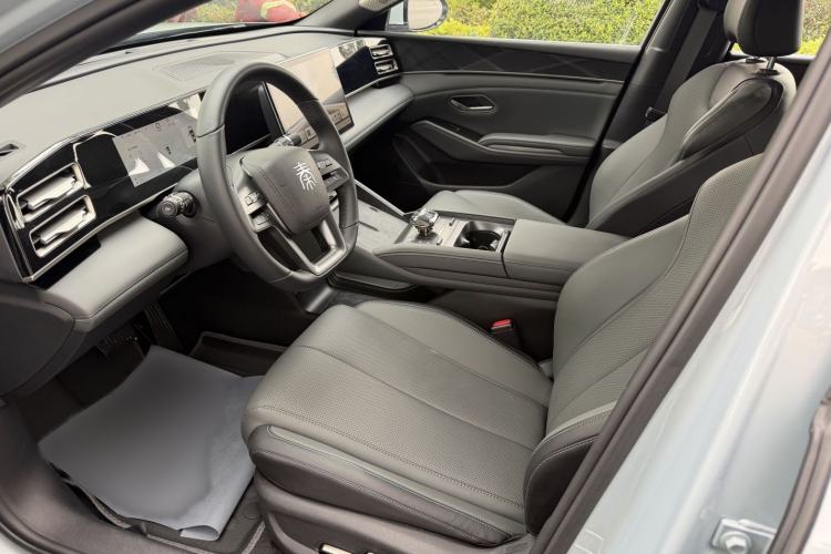 Used BYD Qin L 2025 DM-i Smart Drive 120KM Superior Model Interior 3