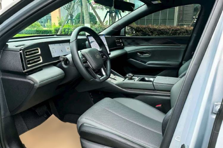 Used BYD Qin L 2025 DM-i Smart Drive 80KM Leading Model Interior 3