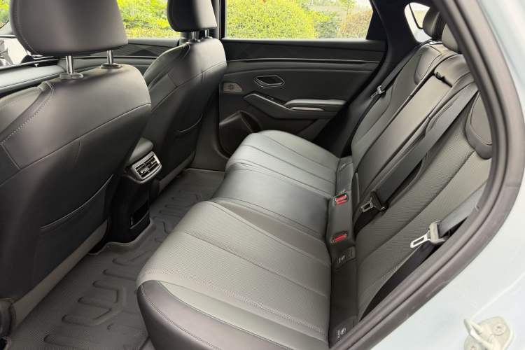 Used BYD Qin L 2025 DM-i Smart Drive 120KM Superior Model Interior 4