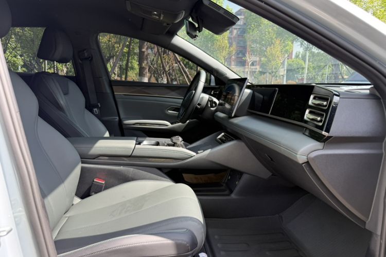 Used BYD Qin L 2025 DM-i Smart Drive 80KM Leading Model Interior 6