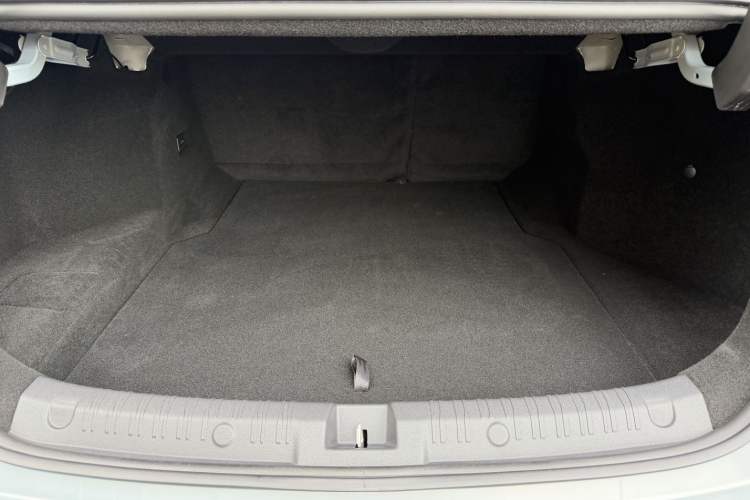Used BYD Qin L 2025 DM-i Smart Drive 120KM Superior Model Interior 9