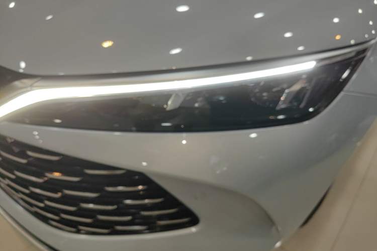 Used BYD Qin L 2025 DM-i Smart Drive 80KM Superior Model Left Front Headlight