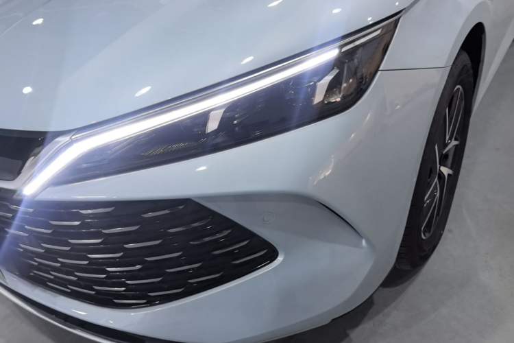 Used BYD Qin L 2025 DM-i Smart Drive 120KM Superior Model Left Front Headlight