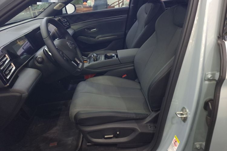 Used BYD Qin L 2025 DM-i Smart Drive 120KM Superior Model Left Front Seat