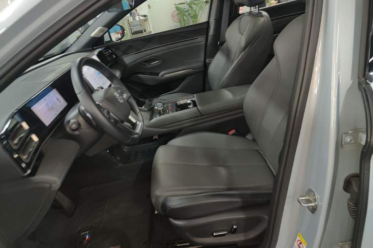 Used BYD Qin L 2025 DM-i Smart Drive 120KM Superior Model Left Front Seat