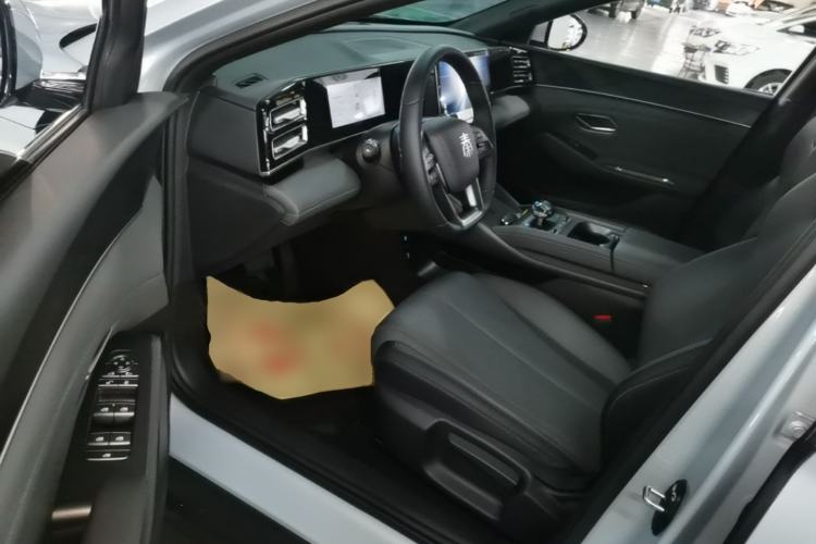 Used BYD Qin L 2025 DM-i Smart Drive 80KM Leading Model Left Front Seat