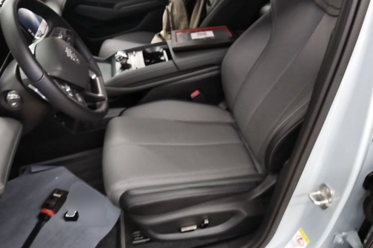 Used BYD Qin L 2025 DM-i Smart Drive 120KM Superior Model Left Front Seat