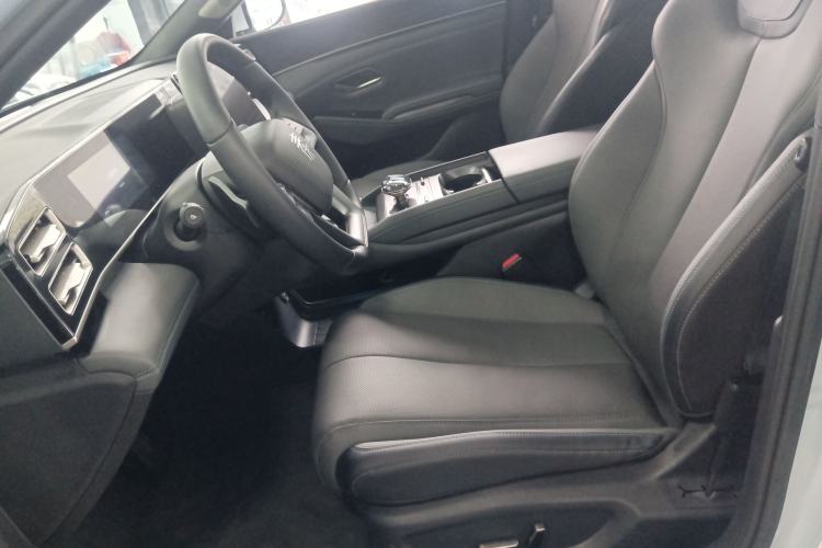 Used BYD Qin L 2025 DM-i Smart Drive 120KM Superior Model Left Front Seat