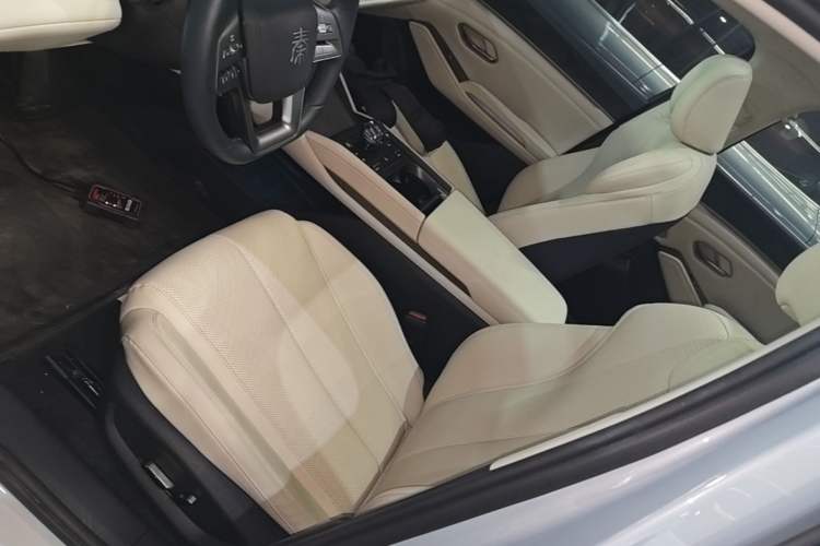 Used BYD Qin L 2025 DM-i Smart Drive 120KM Superior Model Left Front Seat