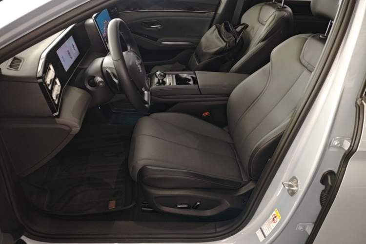 Used BYD Qin L 2025 DM-i Smart Drive 120KM Superior Model Left Front Seat