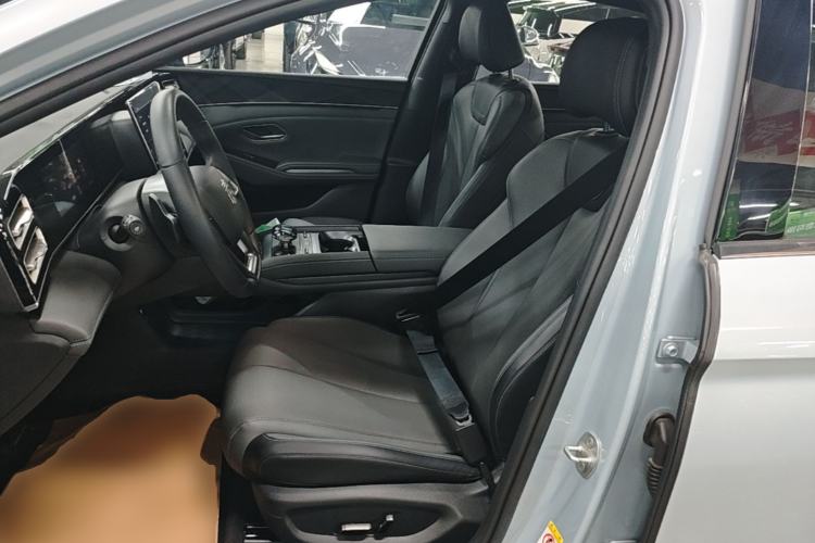 Used BYD Qin L 2025 DM-i Smart Drive 120KM Superior Model Left Front Seat