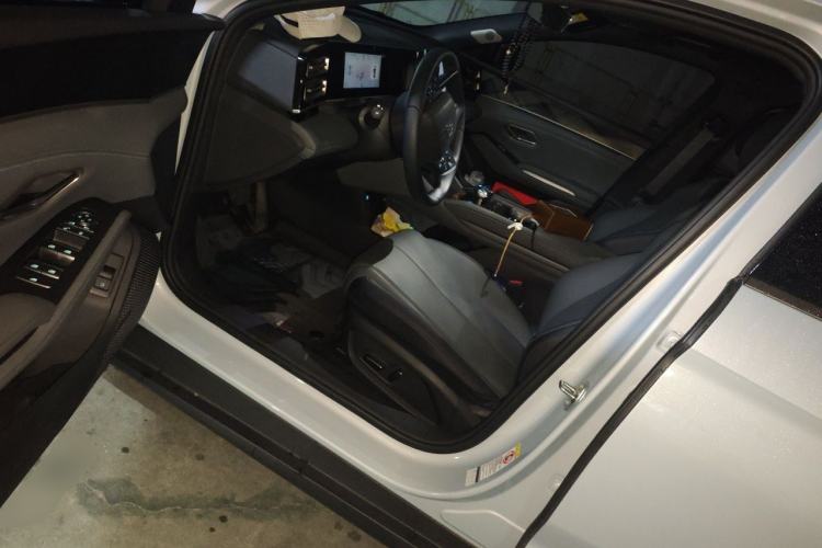 Used BYD Qin L 2025 DM-i Smart Drive 120KM Leading Model Left Front Seat
